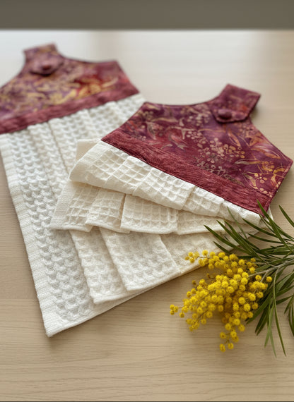 Hand Towel 100% Cotton Buttoned hanging 